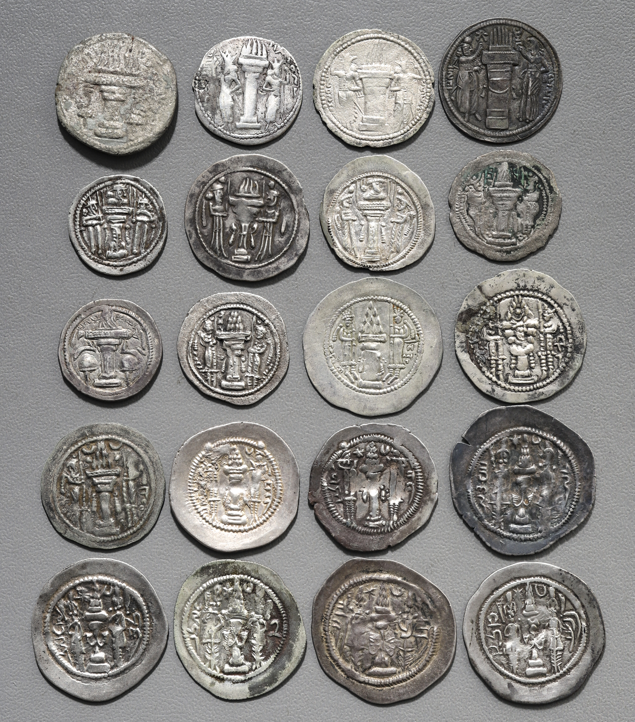 ササン朝ペルシャ；ヤジガードI世、ARドラクマ銀貨、RRR珍品 ササン朝ペルシャ；ヤジガードI世、ARドラクマ銀貨、一級品
