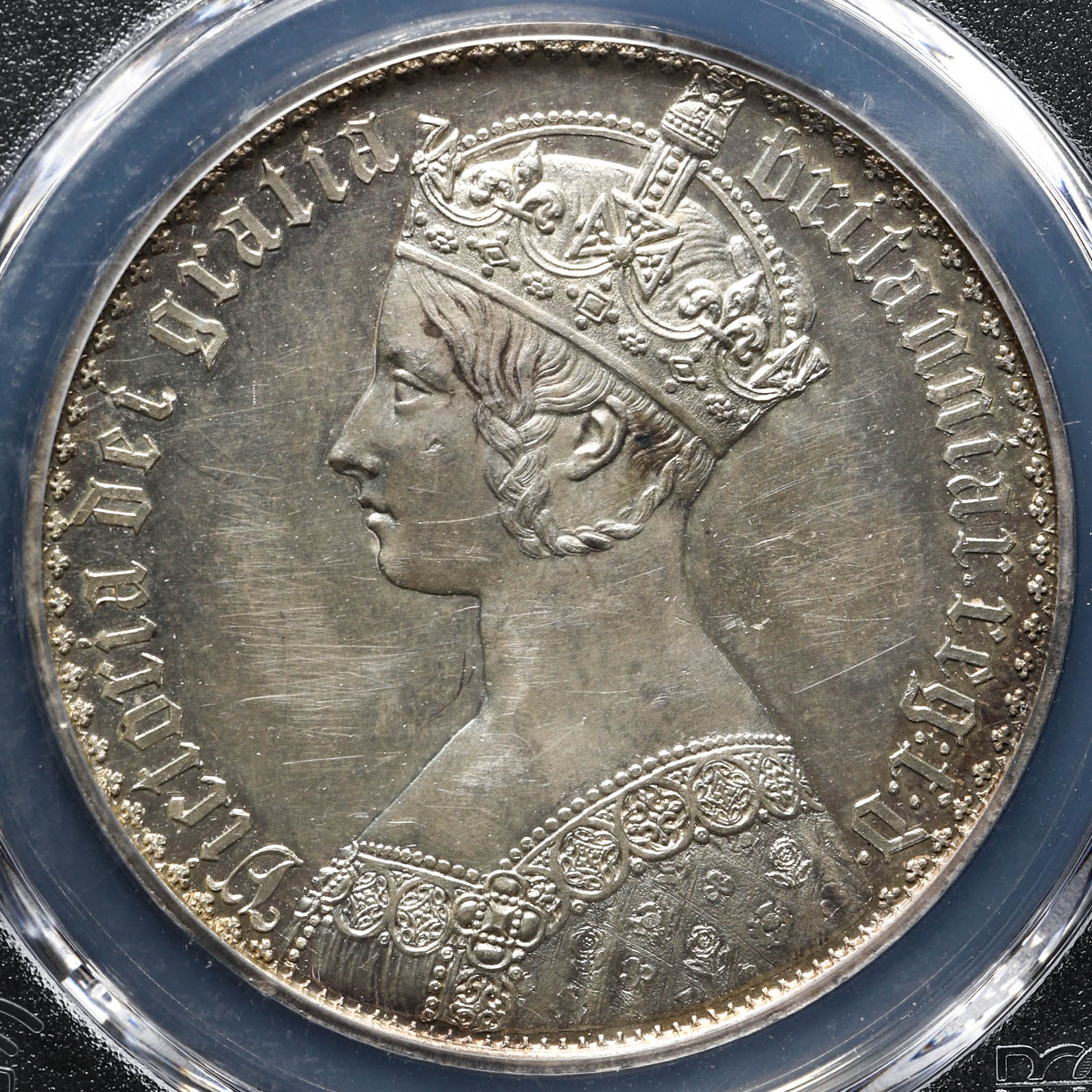 貨幣博物館 | （1847） Crown Great Britain Repaired－UNC Detail Escー2571 UNDECIMO  edge イギリス 1847 ヴィクトリア．ゴチック． PCGS PR Genuine