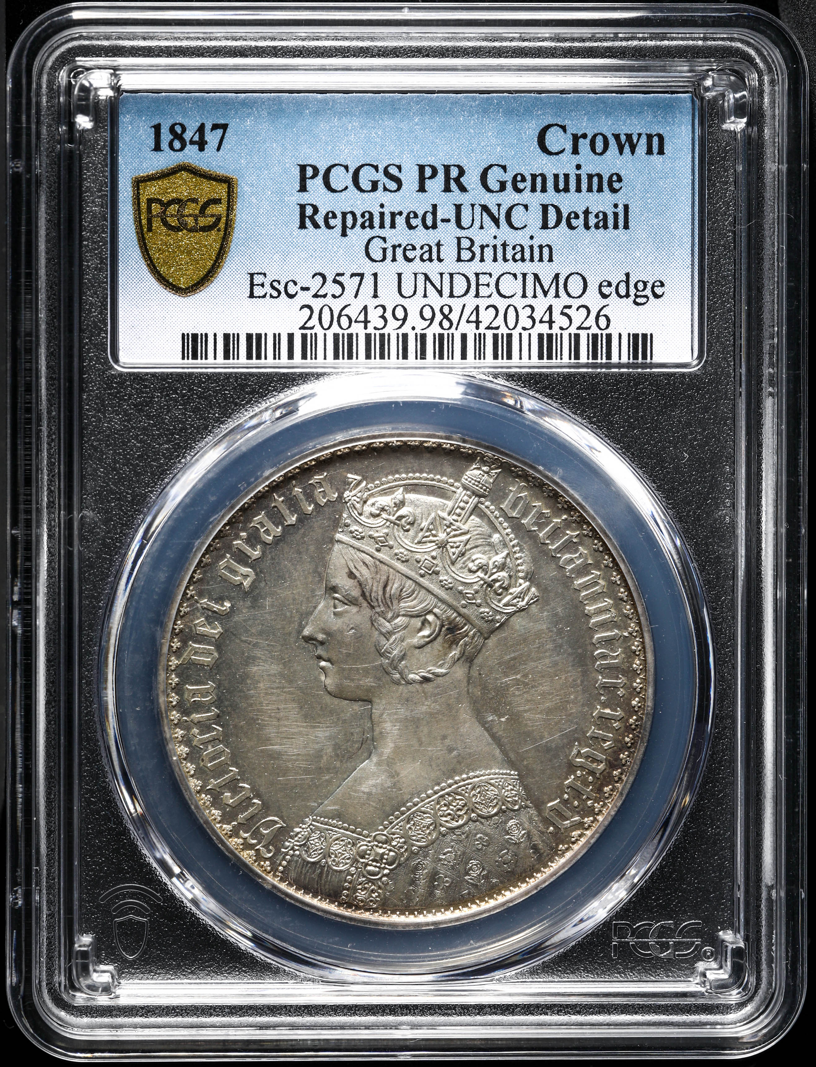 貨幣博物館 | （1847） Crown Great Britain Repaired－UNC Detail Escー2571 UNDECIMO  edge イギリス 1847 ヴィクトリア．ゴチック． PCGS PR Genuine