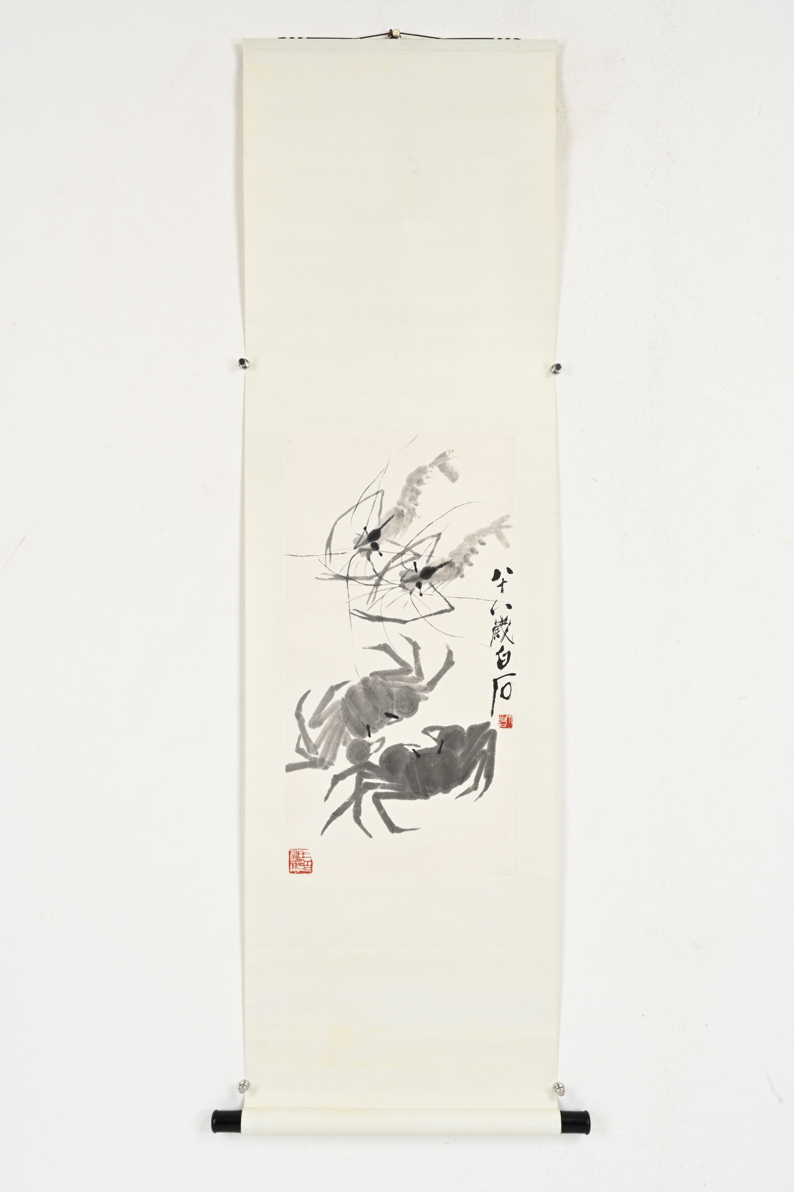 白石 蝦蟹圖2 貨幣博物館| 蝦蟹款識：八十八歲白石。鈐印：「齊白石」、「三百