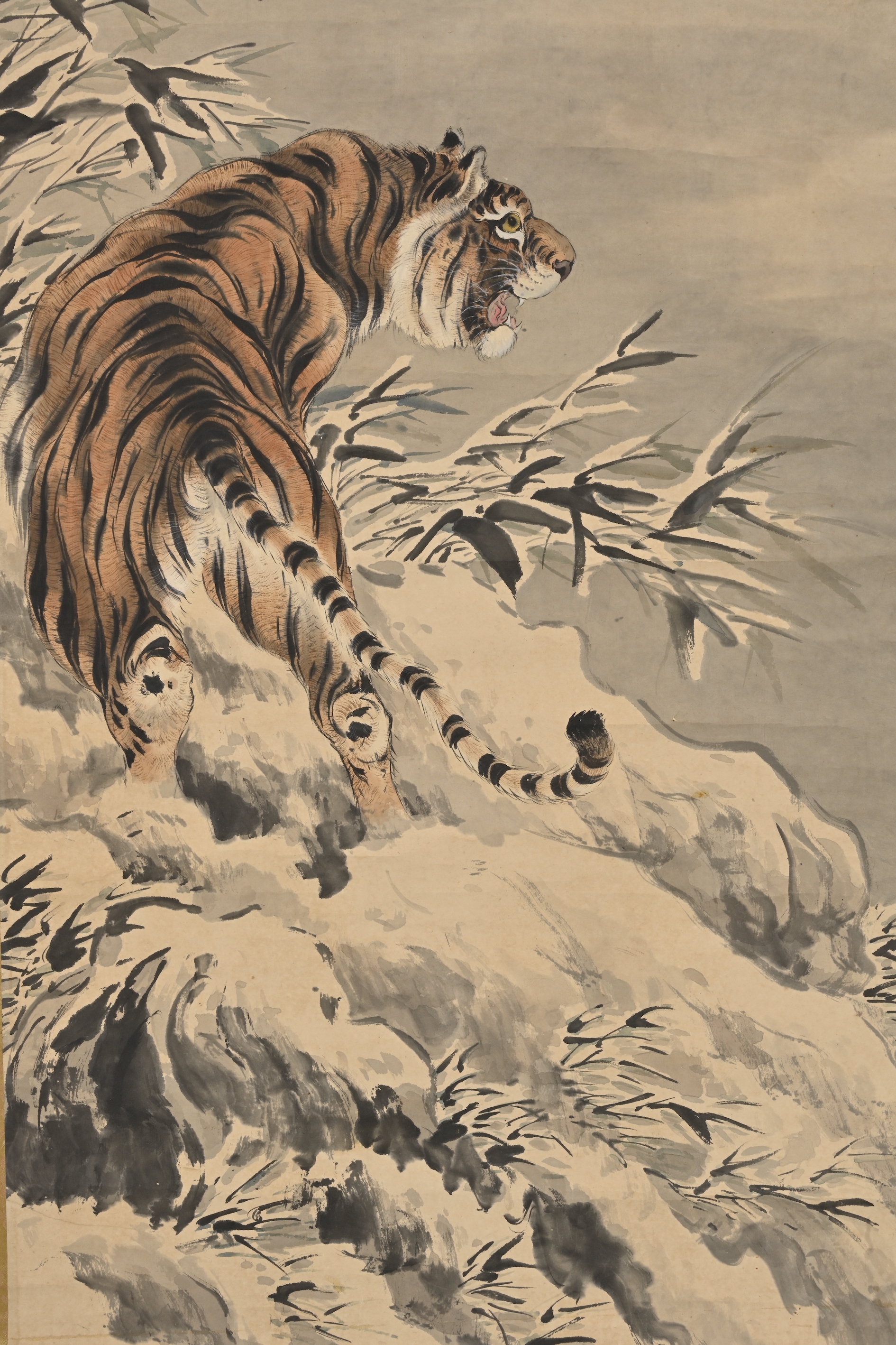 証書付 70×173cm 掛軸 三尺中堂 虎嘯山林 張大千 张大千与张善孖画虎谁更胜？| 张大千 时代艺术报道- 北京银座十周年- 絵画