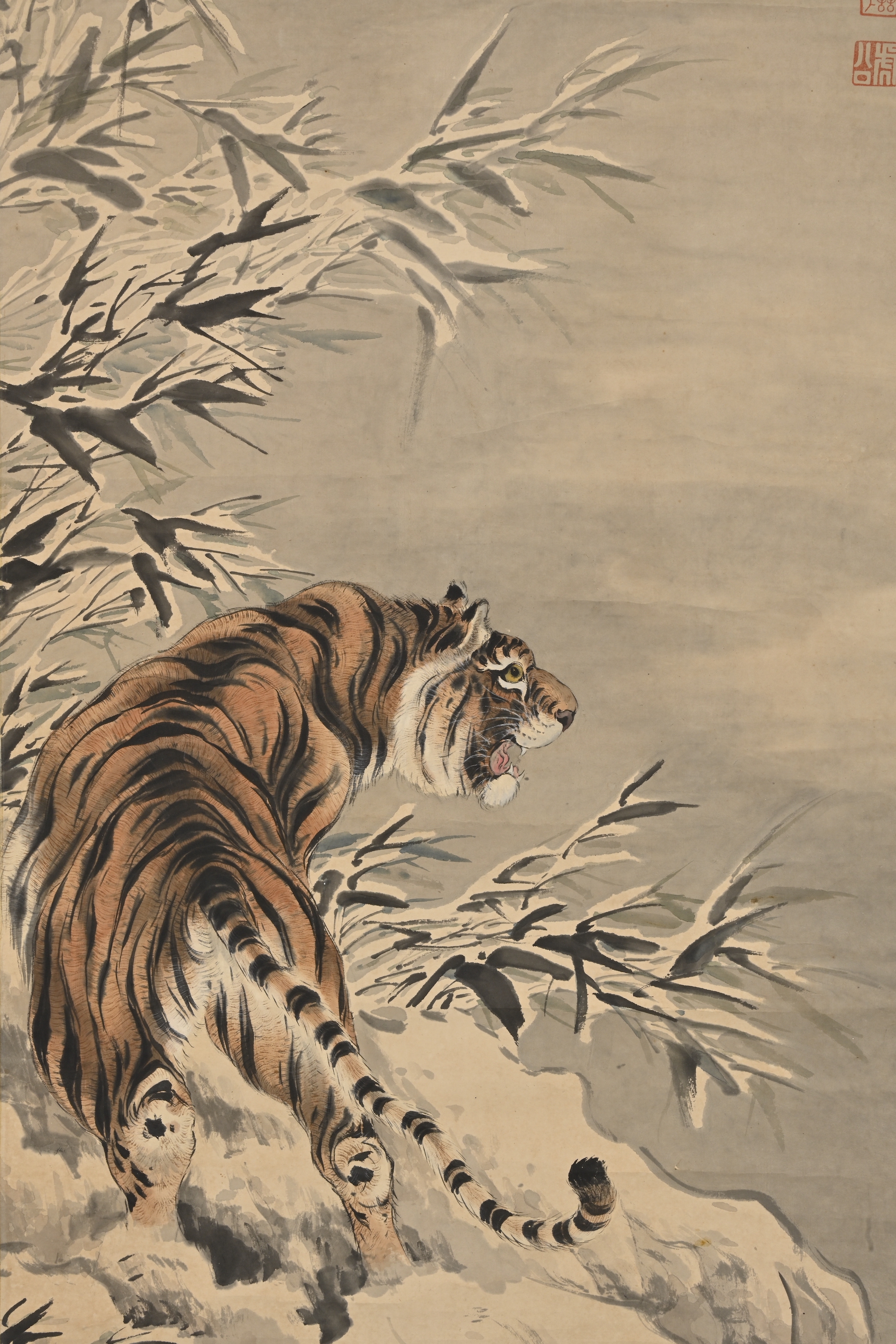 張大千 虎嘯山林 三尺中堂 掛軸 70×173cm 証書付 貨幣博物館| 虎嘯山林款識： <一>、怎當他臨去秋波那一轉。乙亥秋，蜀