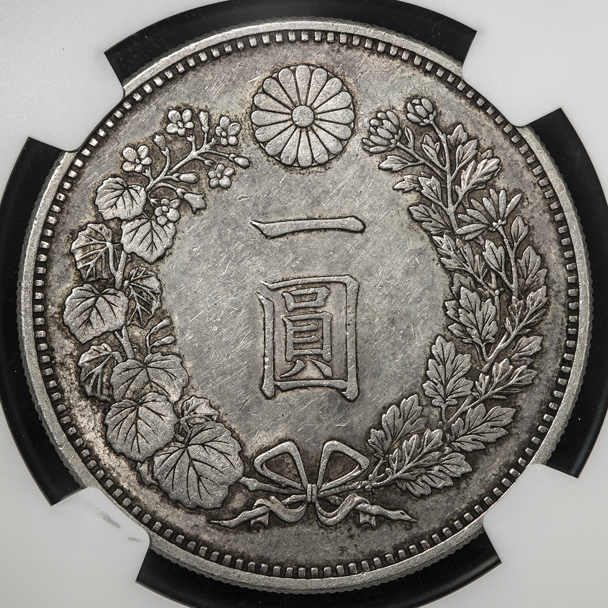 A114 NGC AU58ブリタニア立像貿易銀壹圓銀貨(1930年) - 旧貨幣