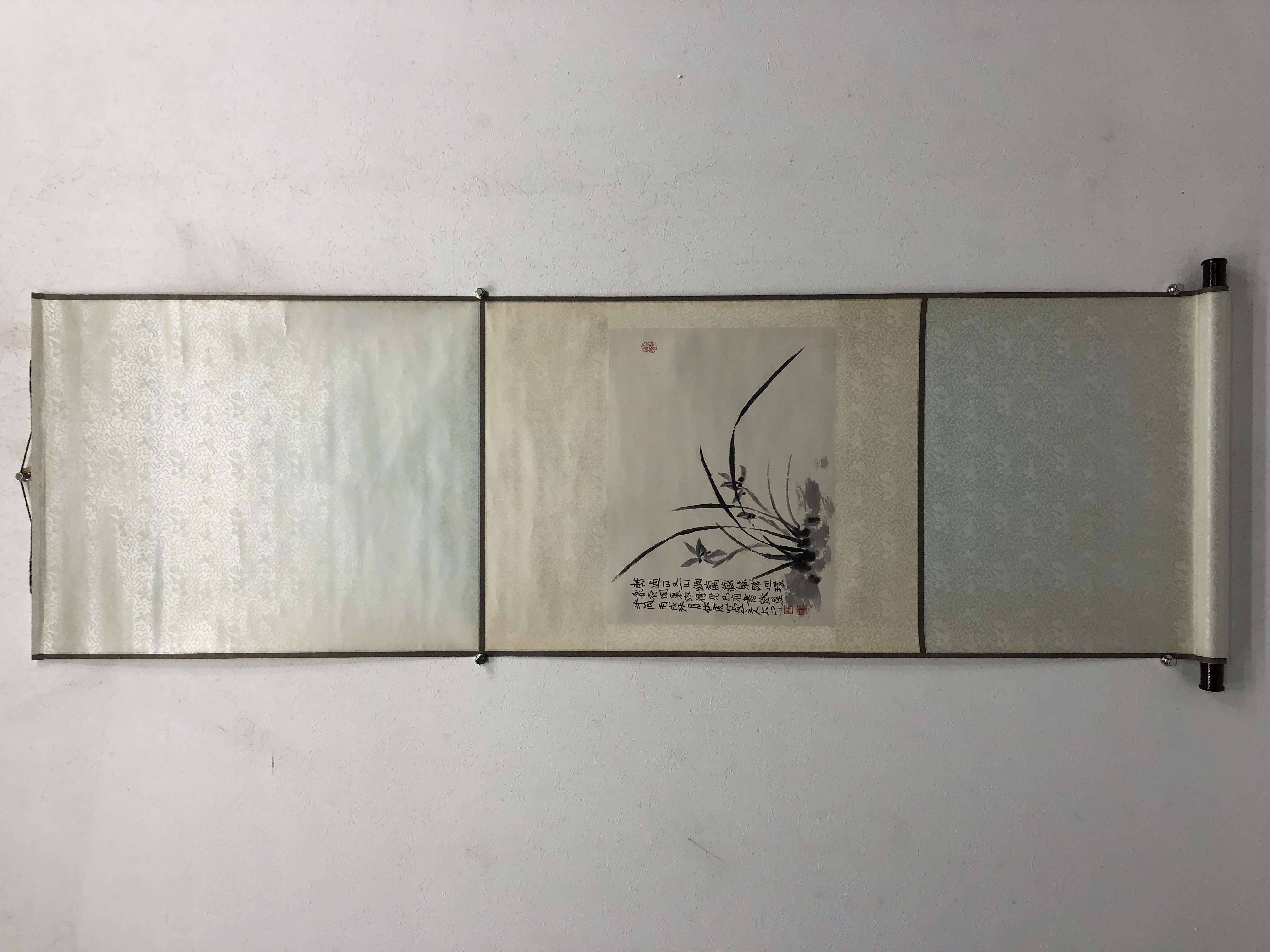 貨幣博物館| 墨蘭款識：轉過一山又一山，幽蘭藏躲路迴環。眾香國裏誰得