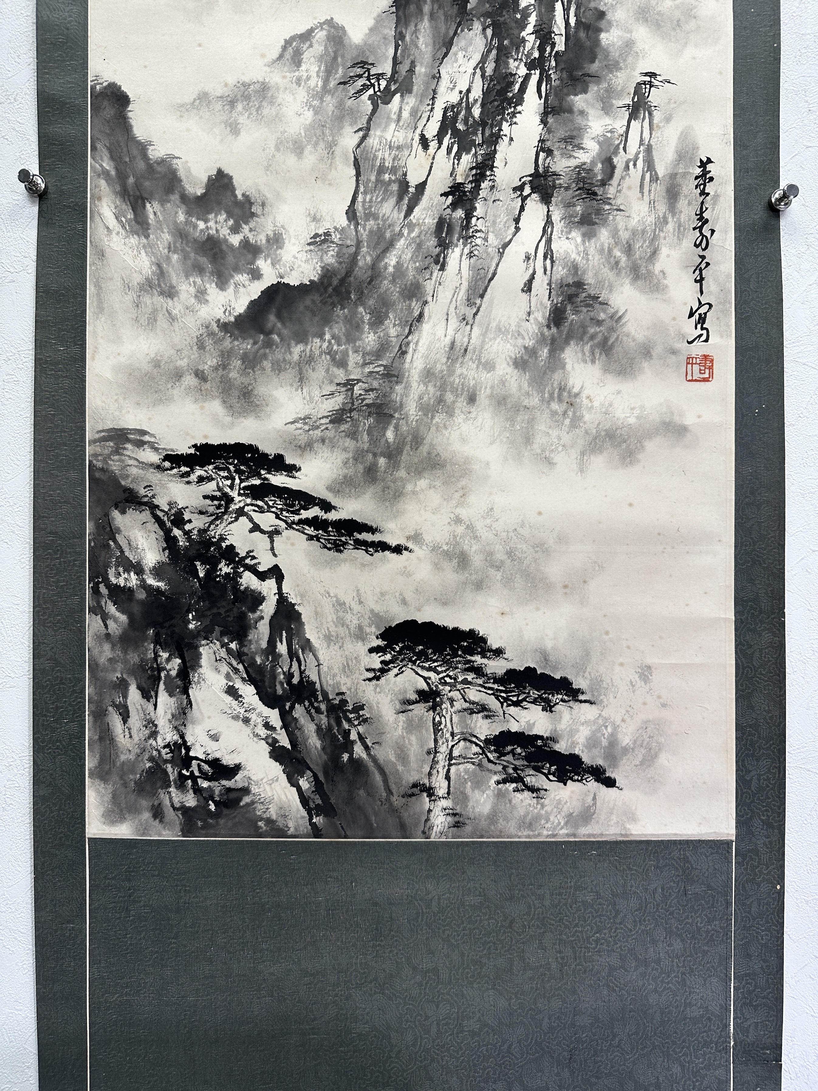貨幣博物館| 山水款識：董壽平寫。 鈐印：「壽平」 註：董壽平,當代