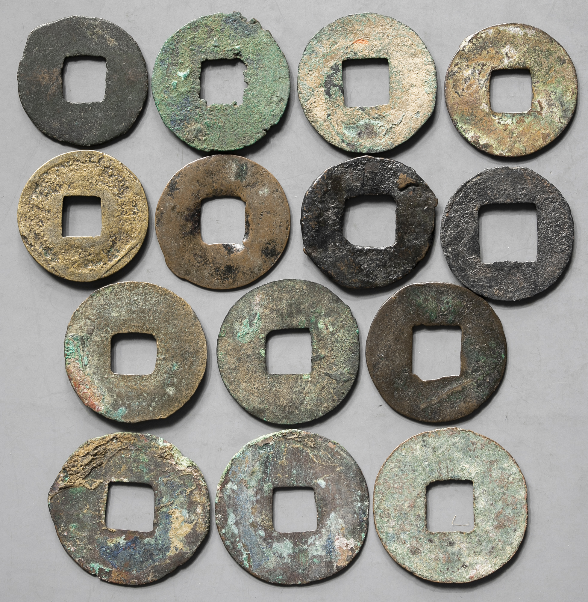 貨幣博物館 | 古文銭 四銖,半両（×13） 計14枚 返品不可 Sold as is No