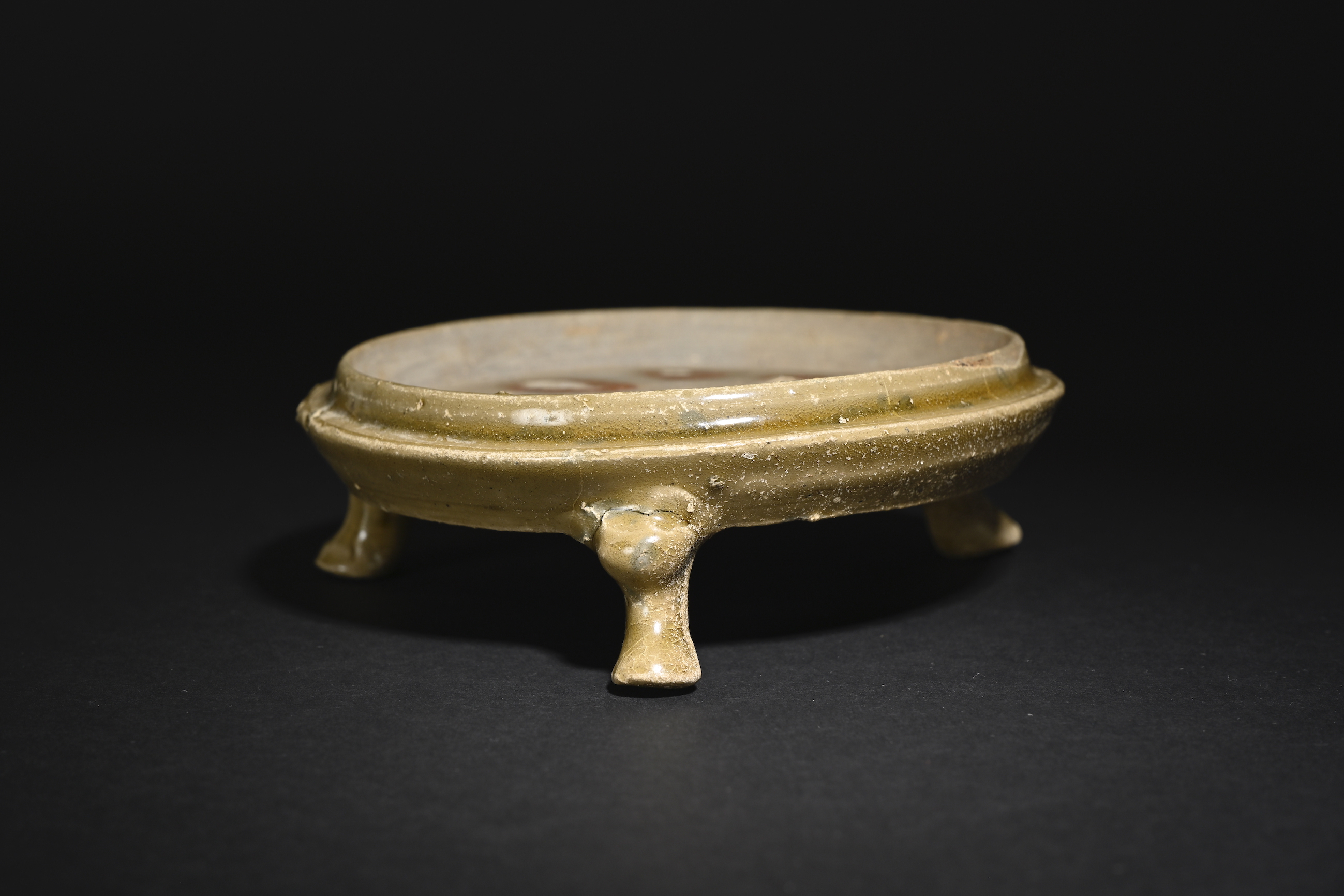 貨幣博物館 | 西晋 越州窯青磁三足硯 款識：鈐印：出版：鑒藏印：註：