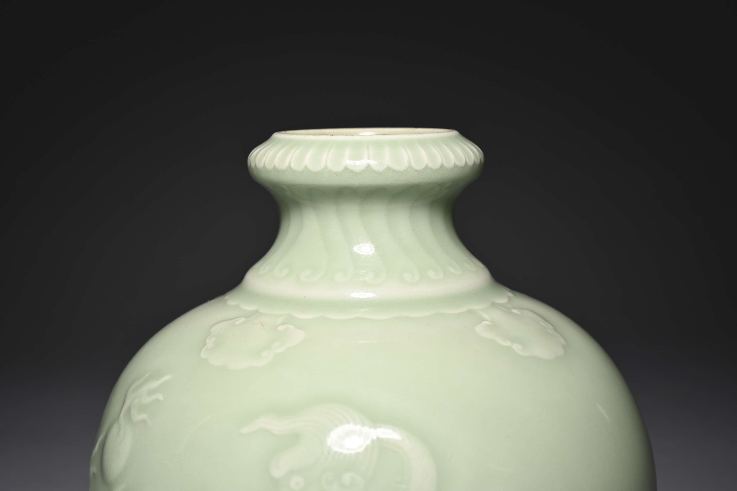 貨幣博物館 | 清 粉青釉模印龍紋尊