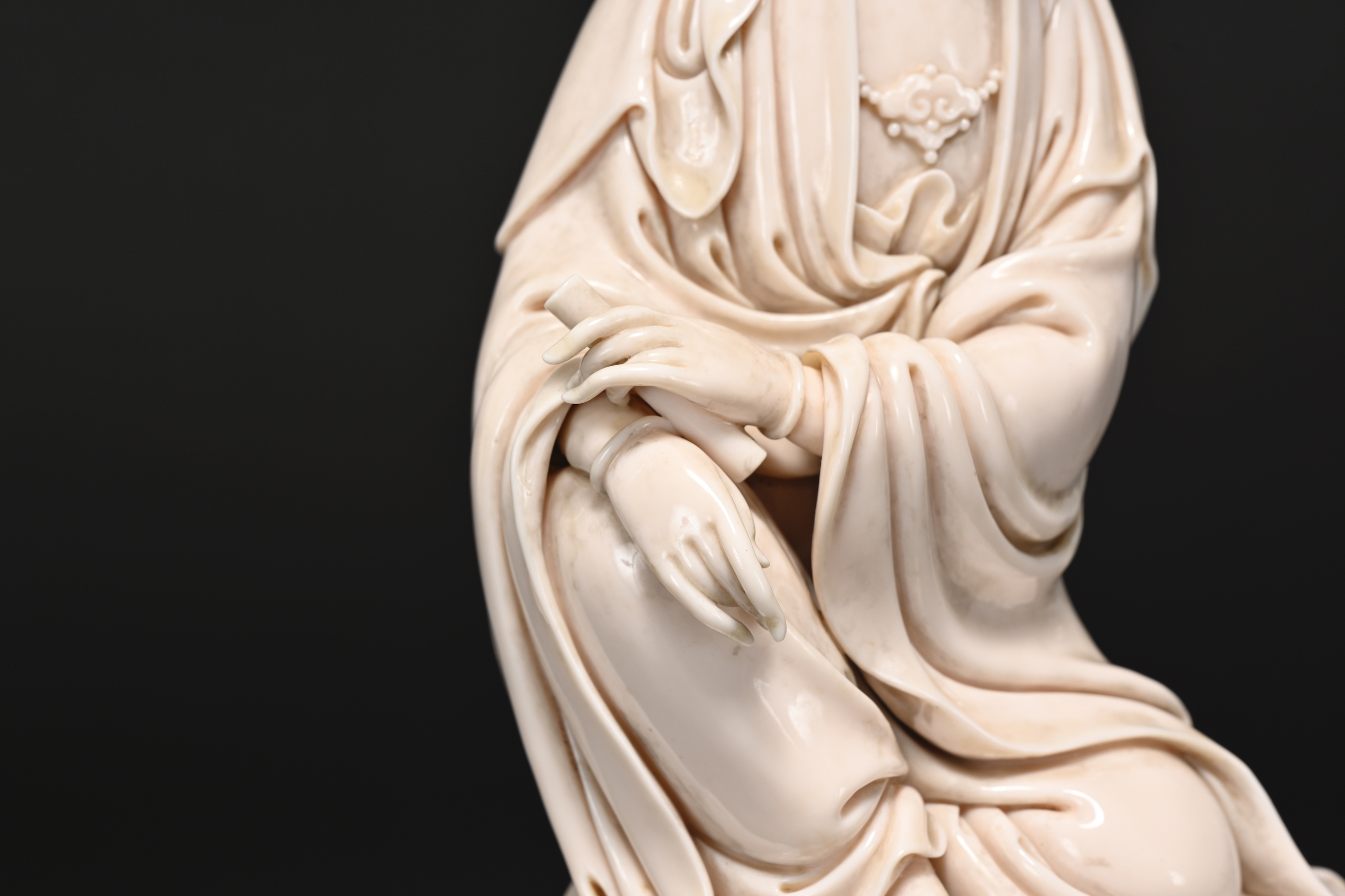 彌勒佛 陶瓷 德化窯 時代物 中國古玩 古美術 何朝宗印在銘 彌勒佛 陶瓷 德化窯 時代物 中國古玩 古美術 何朝宗印在銘