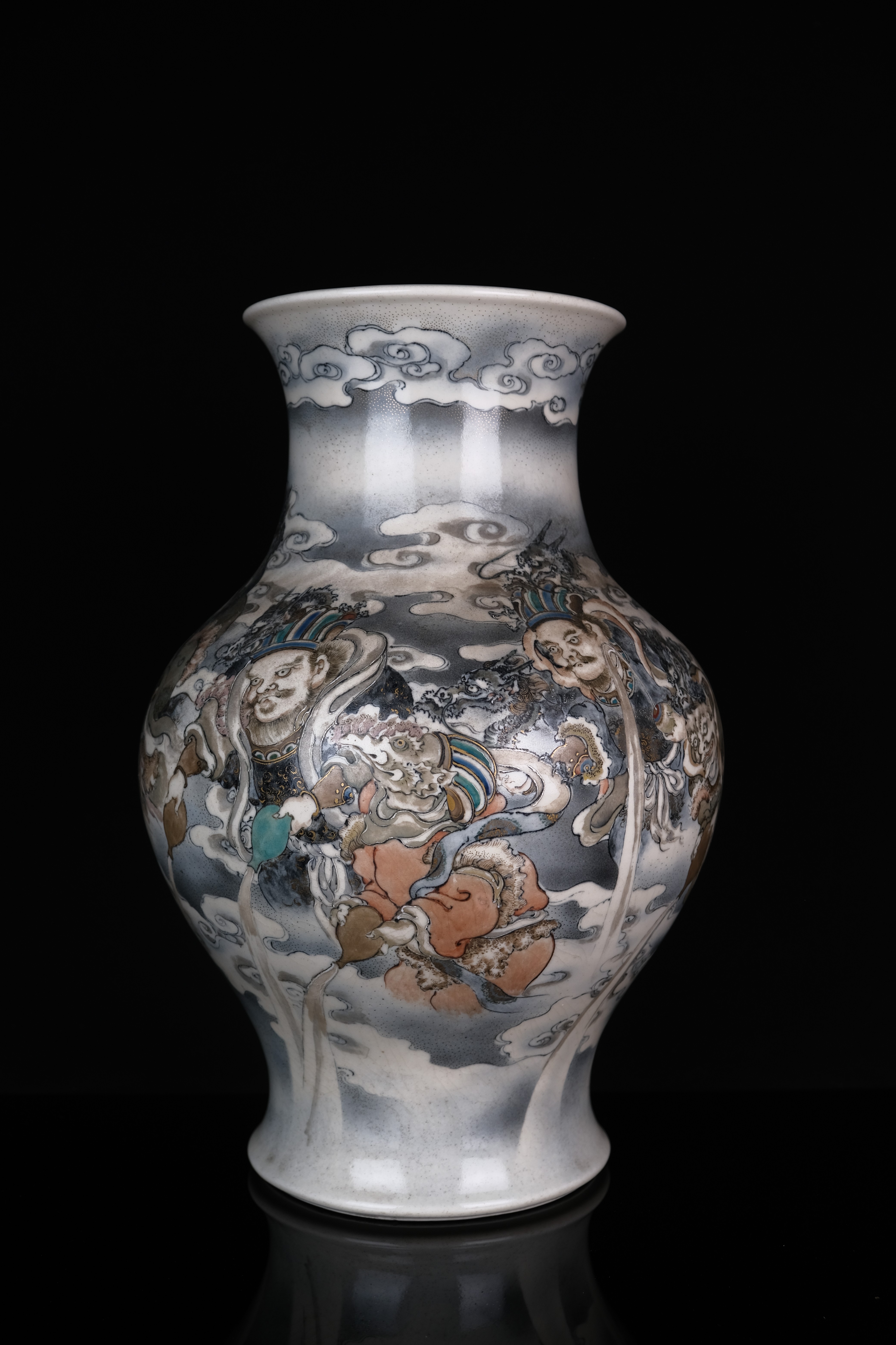 貨幣博物館 | 真葛香山製八大龍王図大花瓶