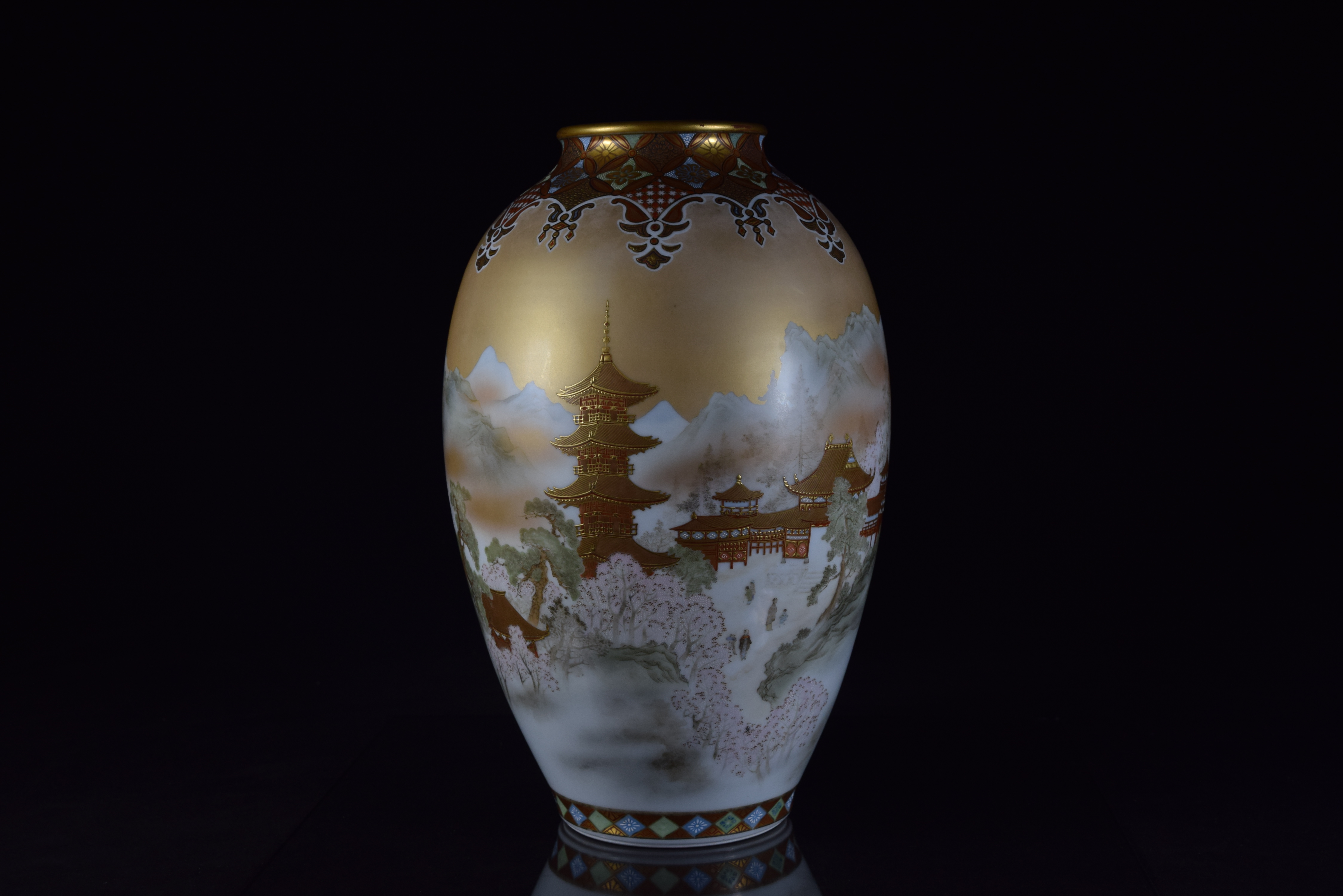 九谷焼 金彩色絵 山水楼閣風景着物美人 人物図花瓶 花器 飾壺 壺