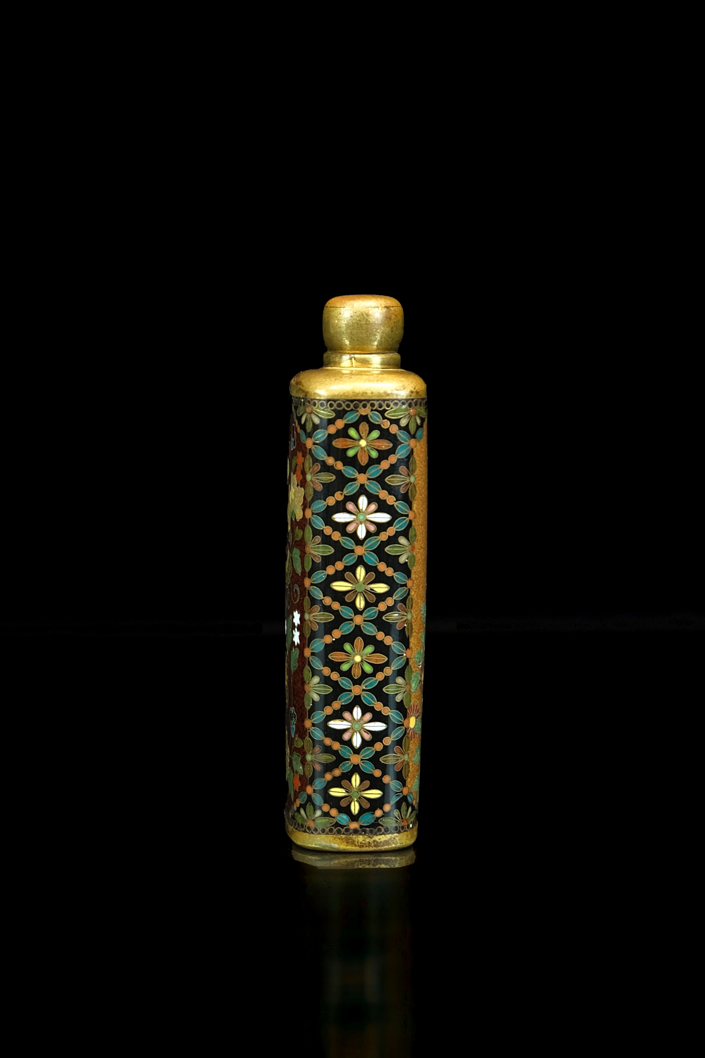 景德镇七宝大清年製花柄の緑色金属瓶 景德镇七宝大清年製花柄の緑色金属瓶