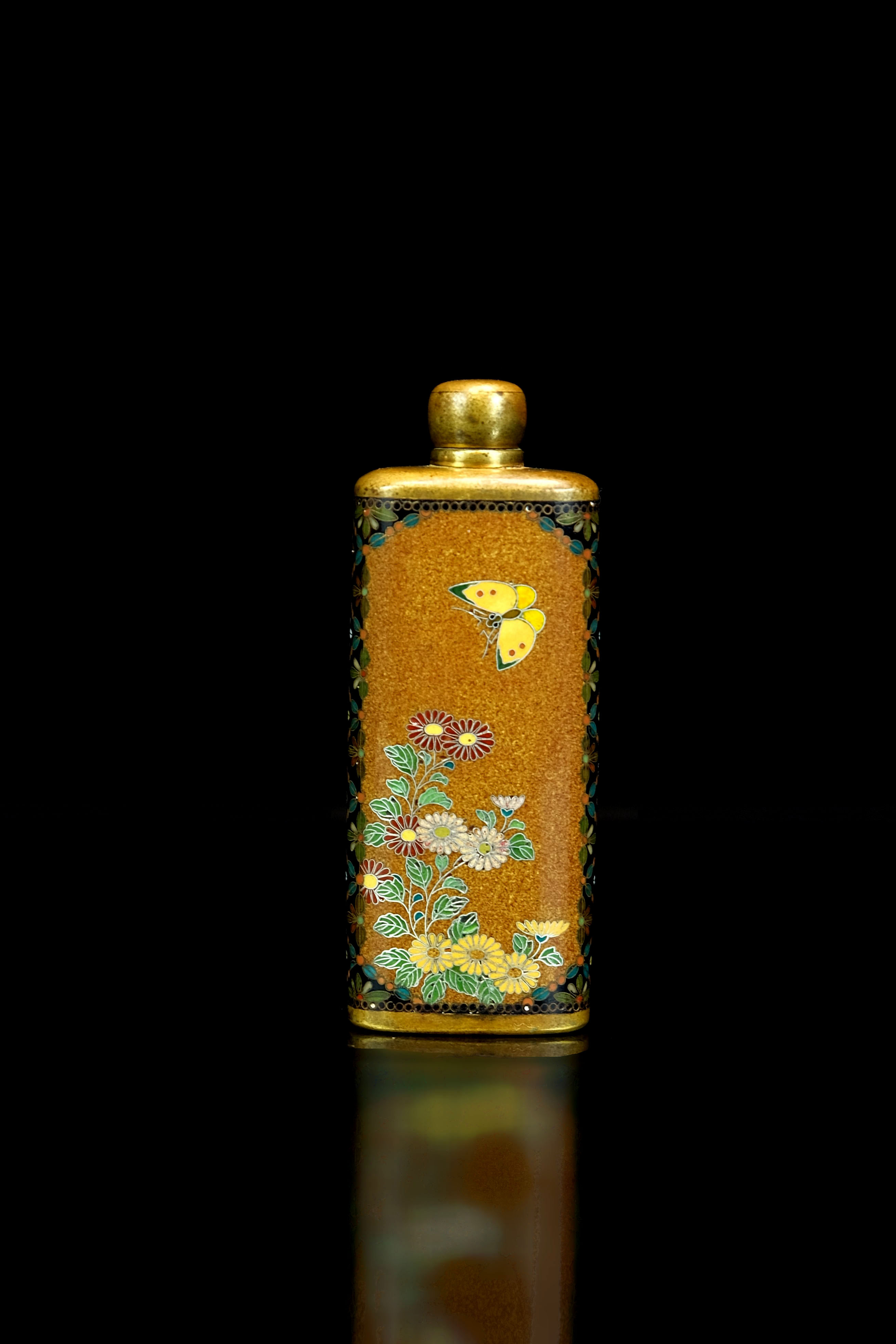 真鍮製　置物　花瓶　装飾品　王族　貴族 貨幣博物館 | 並河靖之作花蝶紋七宝香水瓶