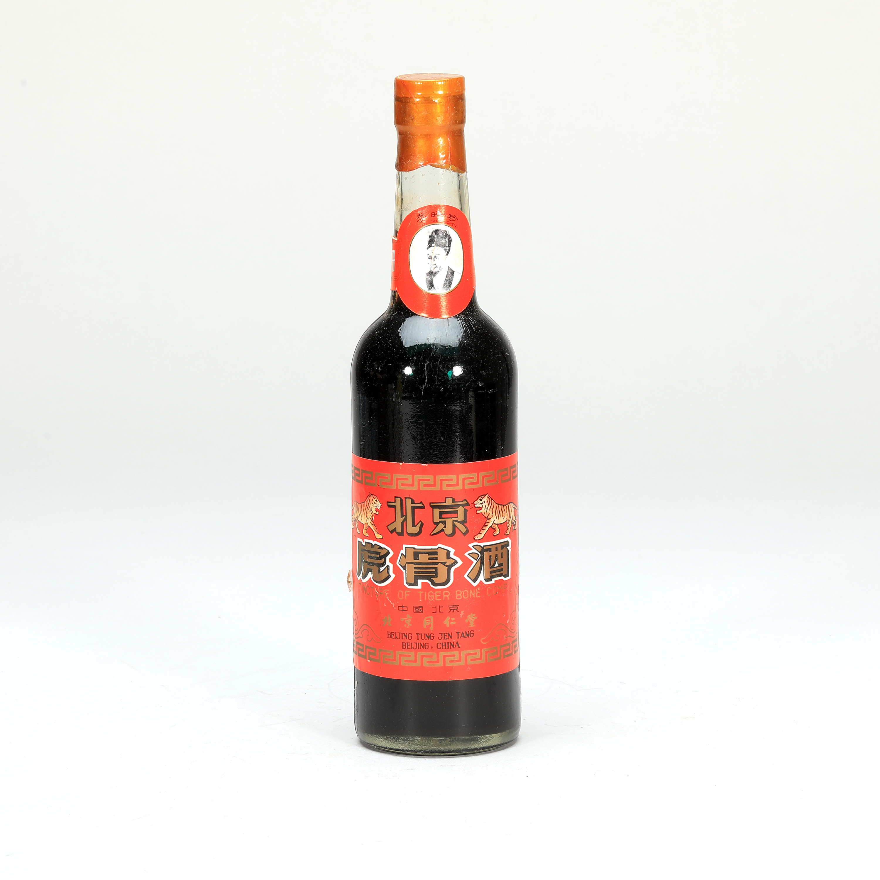 貨幣博物館 | 80年代 北京同仁堂虎骨酒 酒精度：56% 容量：325ml 返品不可 Sold as is No returns 付原盒