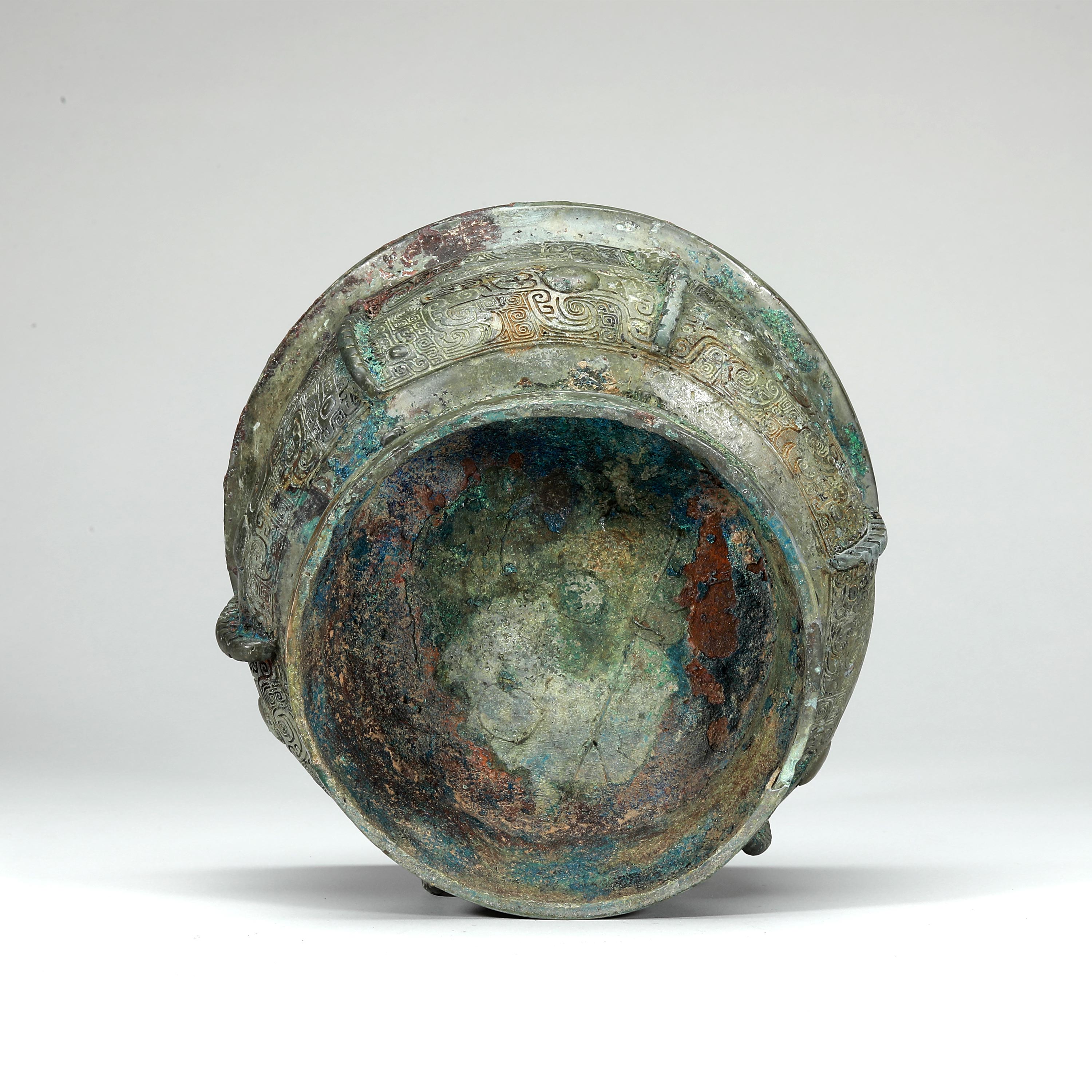 貨幣博物館 | 商 饕餮紋出戟青銅簋 W:17 H:12.5 返品不可 Sold