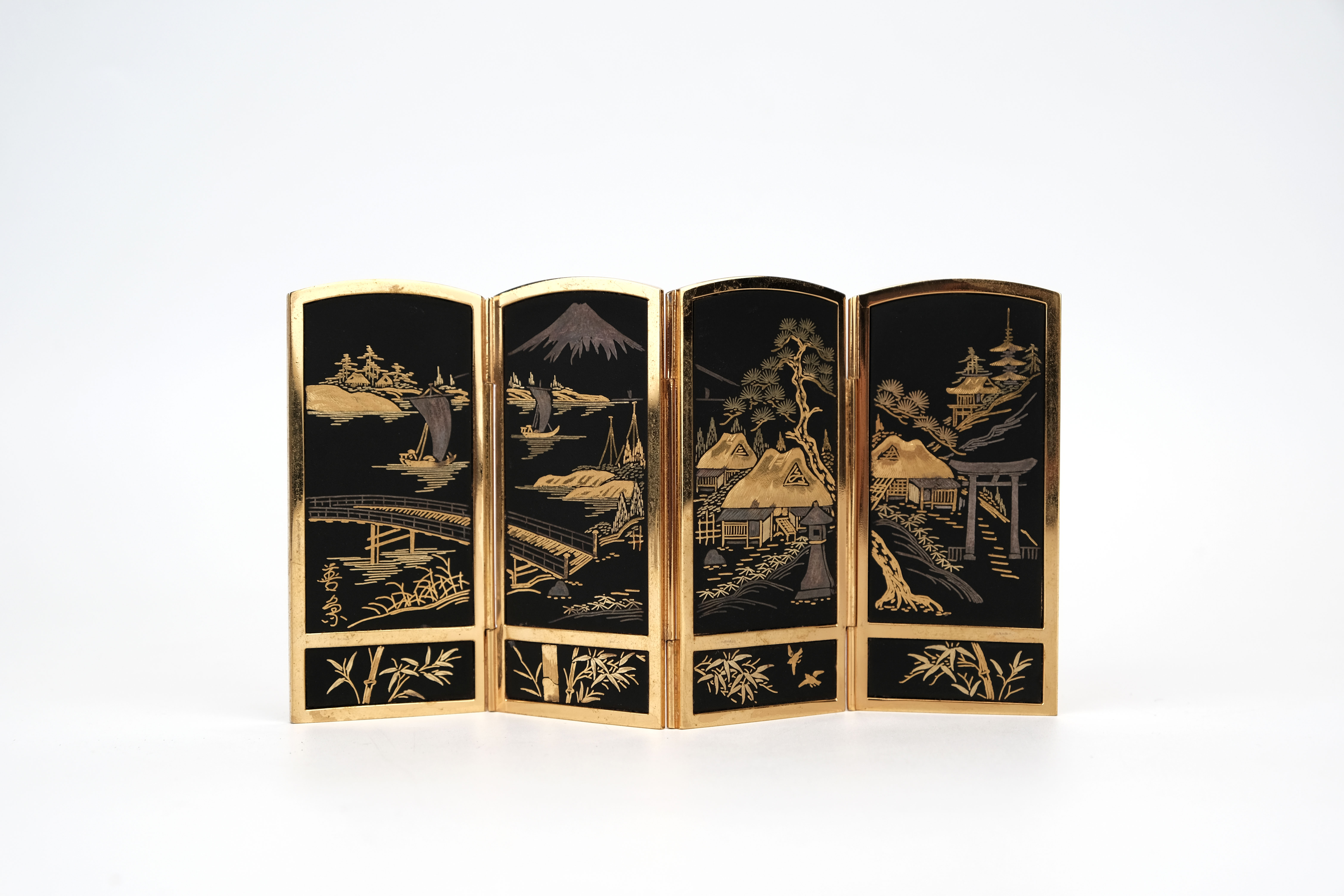 貨幣博物館 | 善象造 金工鉄地山水屏風置物