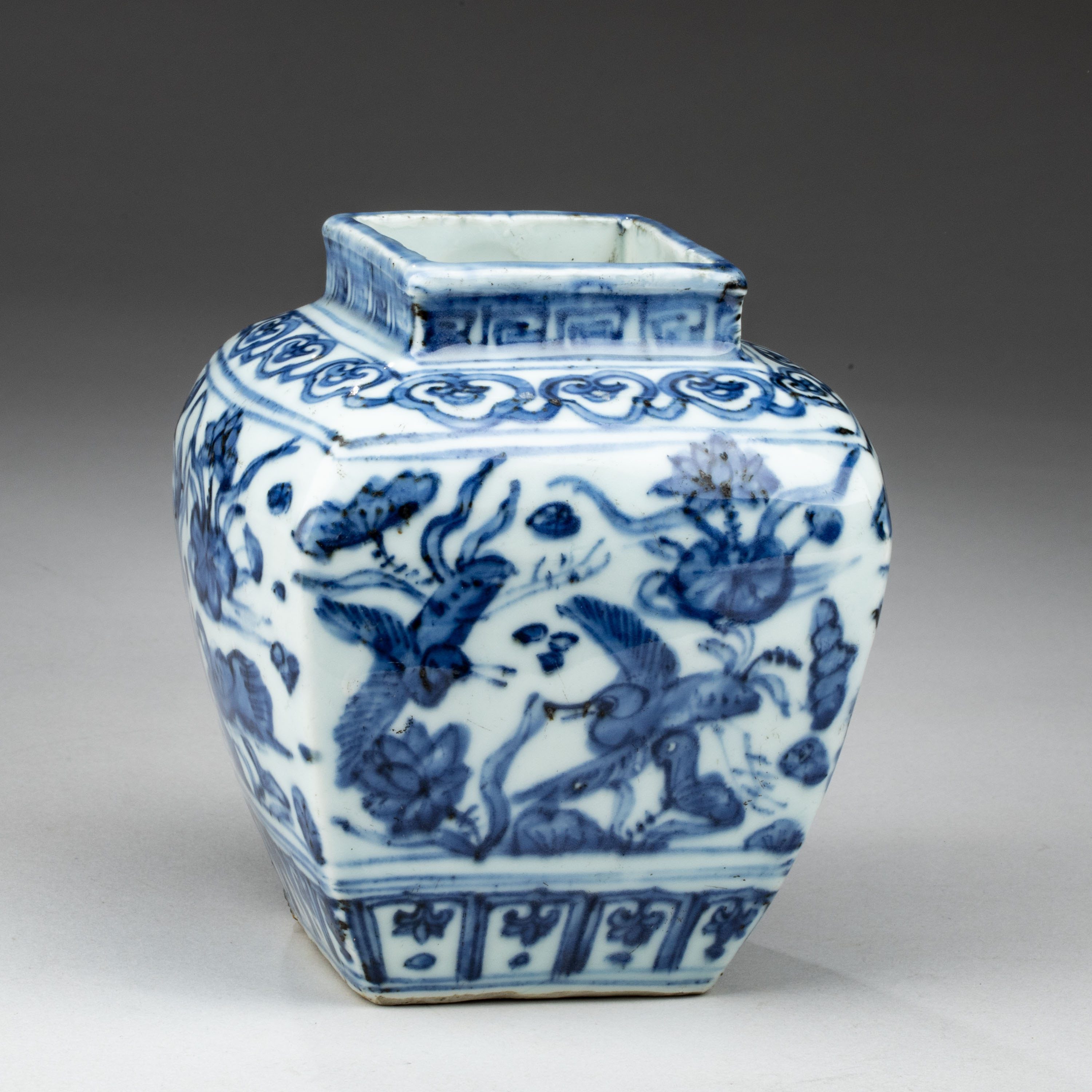 貨幣博物館 | 明萬曆 青花蓮池水禽文壼 付木盒