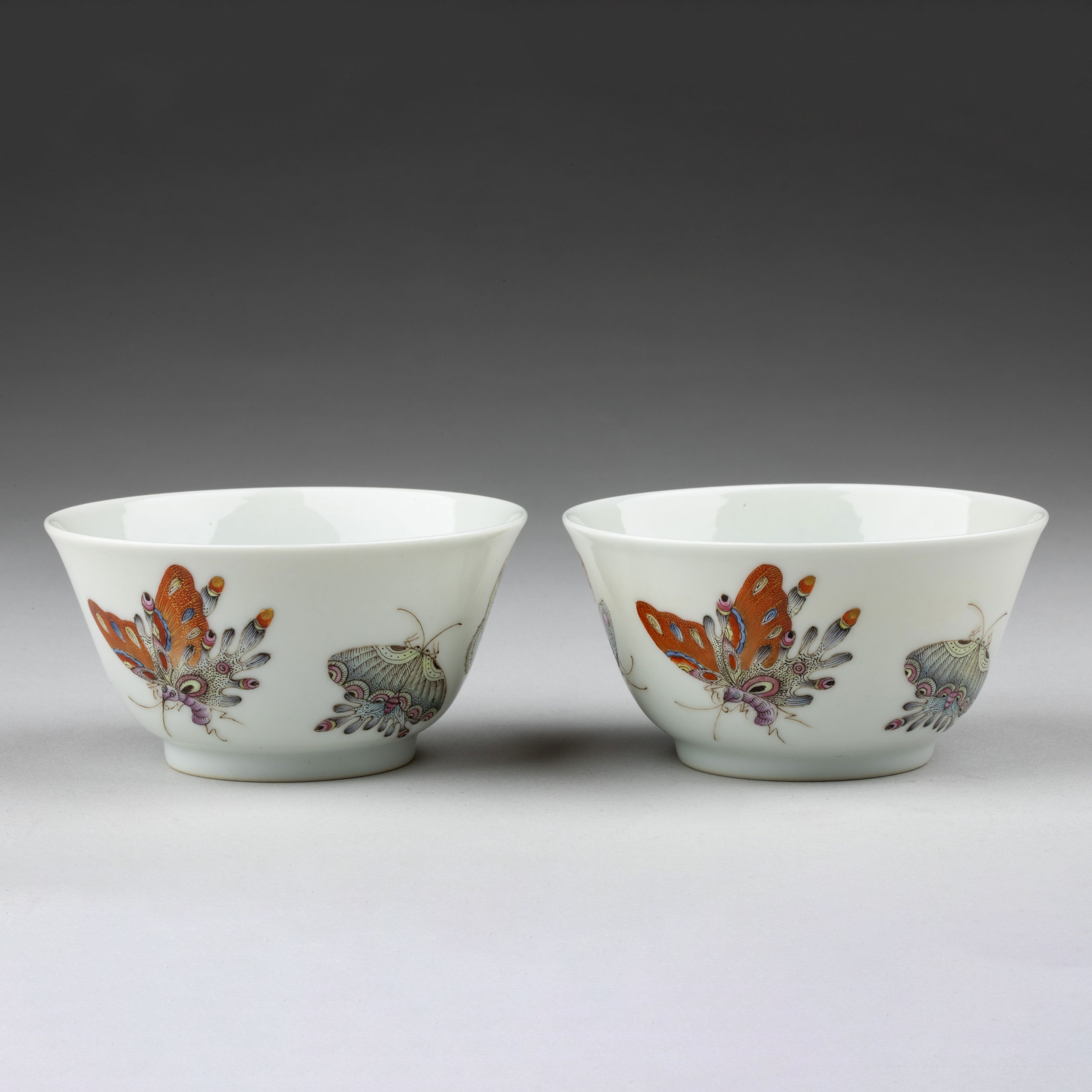 貨幣博物館 | 清雍正 粉彩蝴蝶紋杯一對