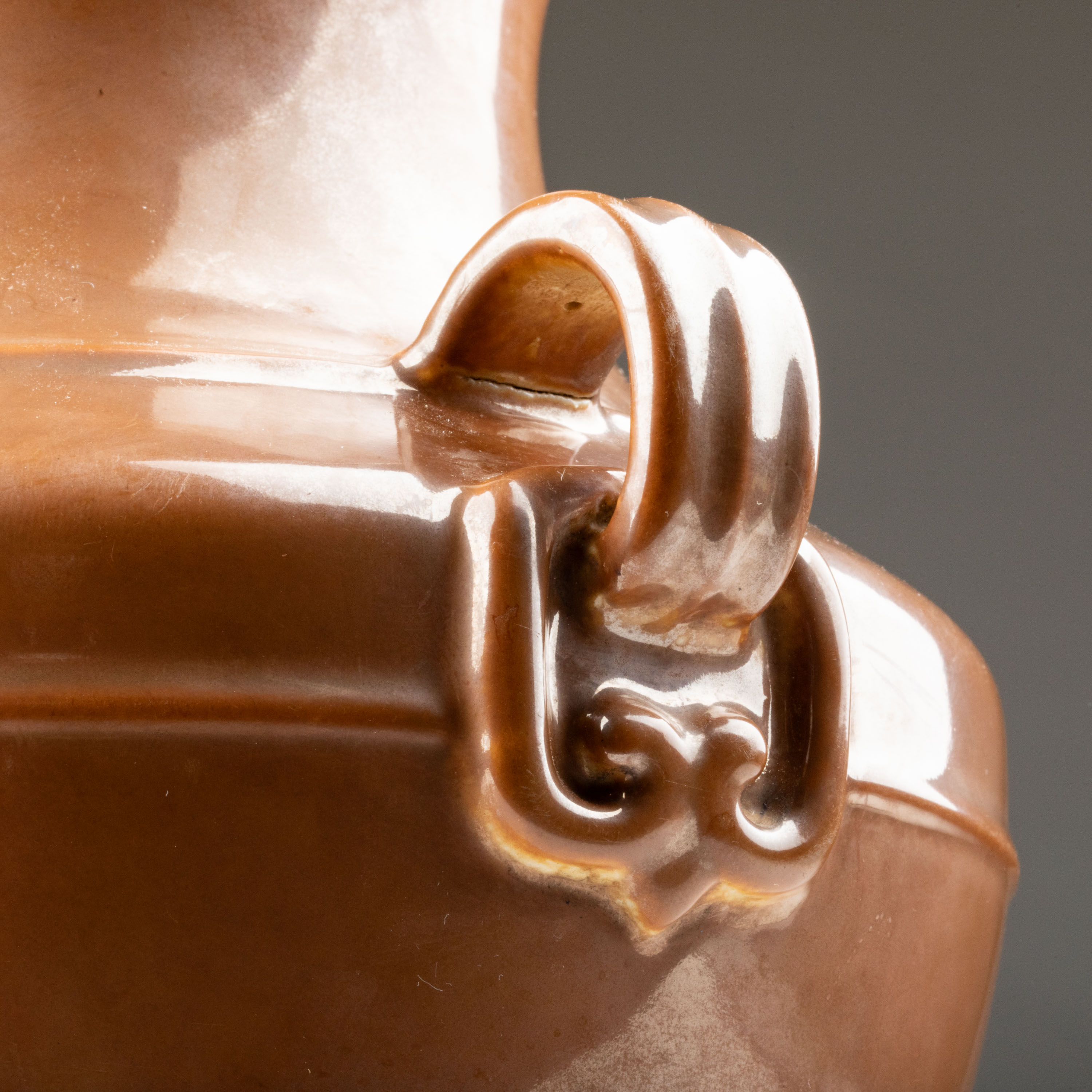 貨幣博物館 | 清乾隆 紫金釉賞瓶 SPINK標籤