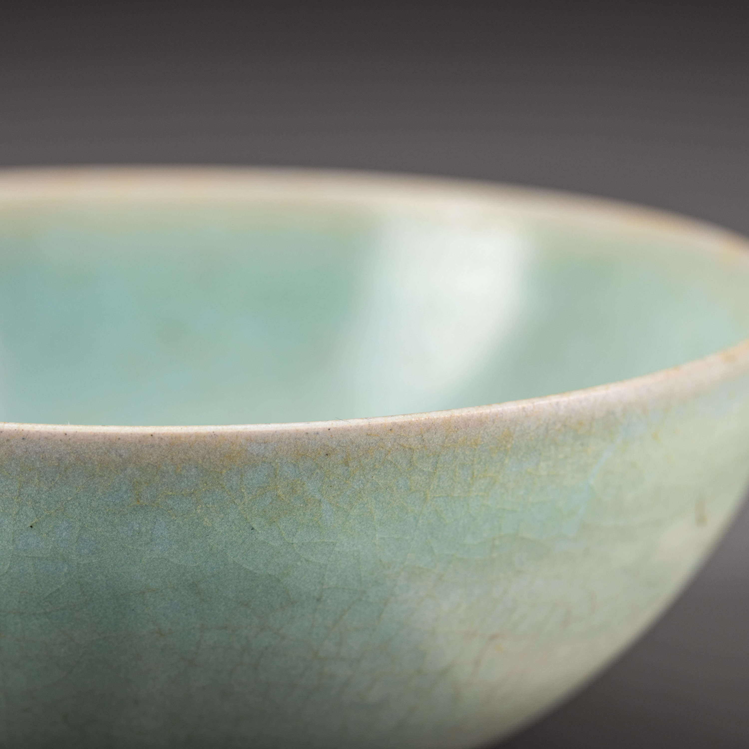 中国 青磁龍平鉢　f2250916 中国明時代竜泉窯青磁鉢タサオ最大幅約16㎝東里6-1031③