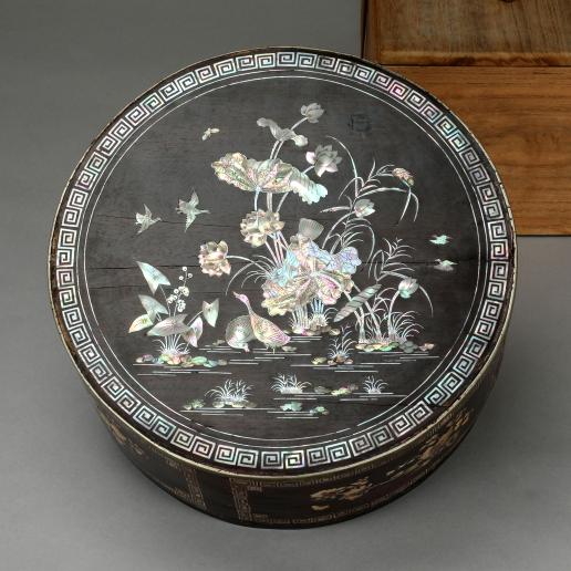 ♦中国美術工芸品 翡翠 蛙 龍 神獣文様 透し彫り 文鎮 ペンダント他 置物飾り ☆百合☆翡翠彫刻 饕餮・龍鳳彫刻紋 重量約249.12g （検