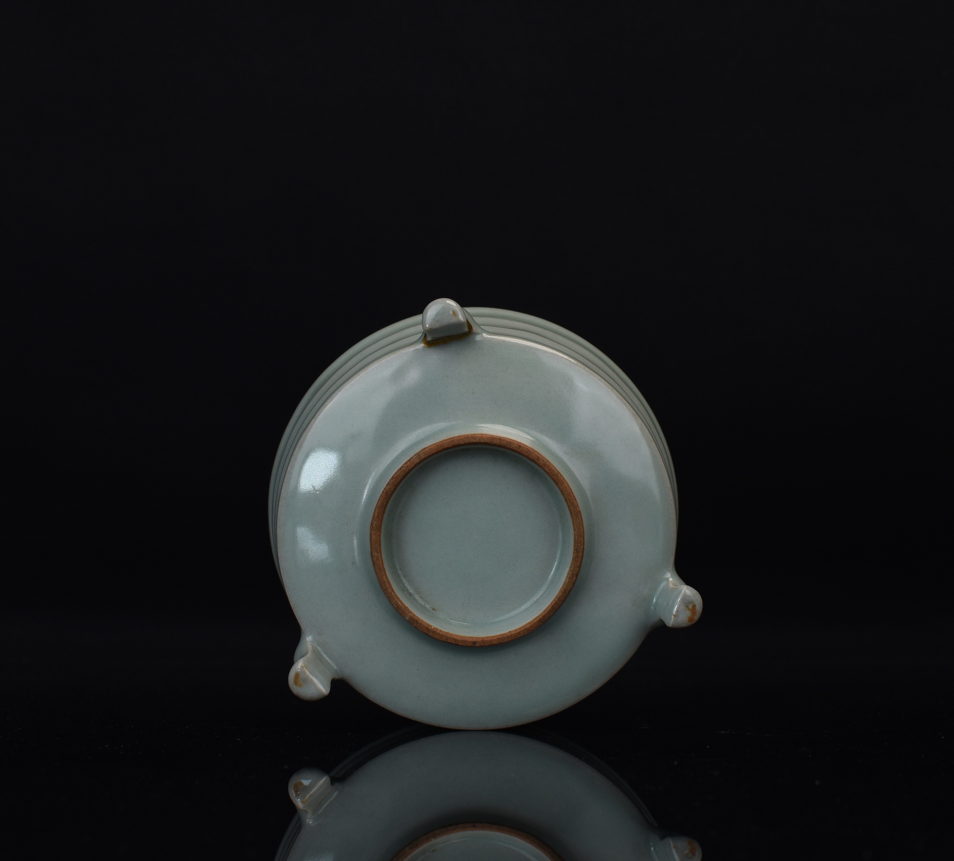 貨幣博物館 | 明 龍泉窯青磁香炉 信幸造純銀火屋付け 国磁
