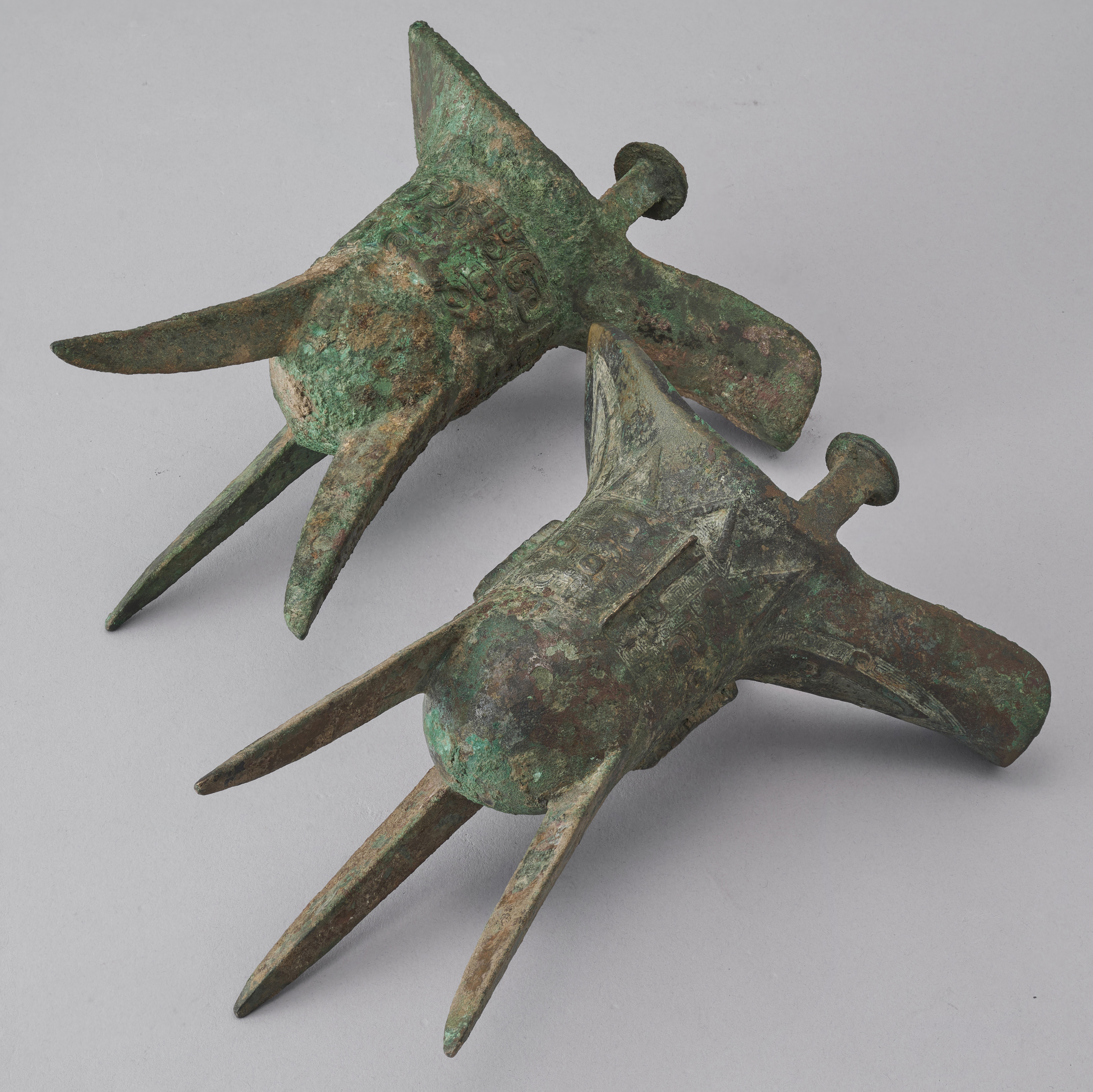 中国　古銅青銅　饕餮文爵　V　R8942 中国 古銅青銅 饕餮文爵 V R8942 - メルカリ