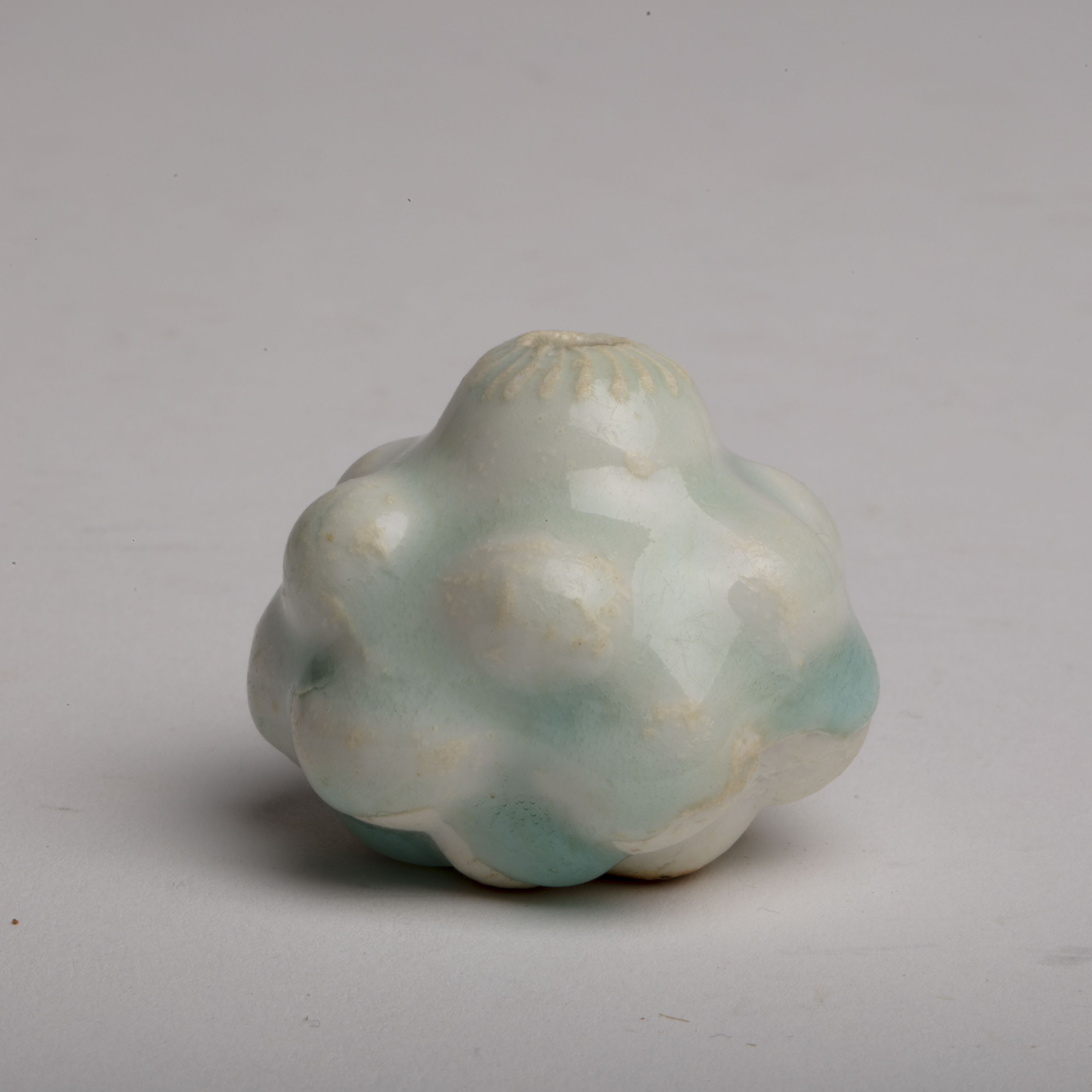 貨幣博物館| 宋湖田香插此件拍品为南宋时期湖田窑生产的香插，该香插