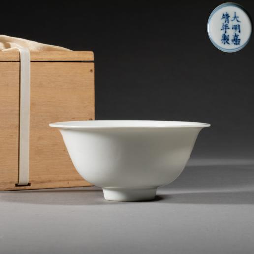 中国古美術・旧収蔵品・珍しい七色大猫眼石球・古布箱付・重さ1.3kg ・聚財置物 中国古美術・旧収蔵品・珍しい七色大猫眼石球・古布箱付・重さ