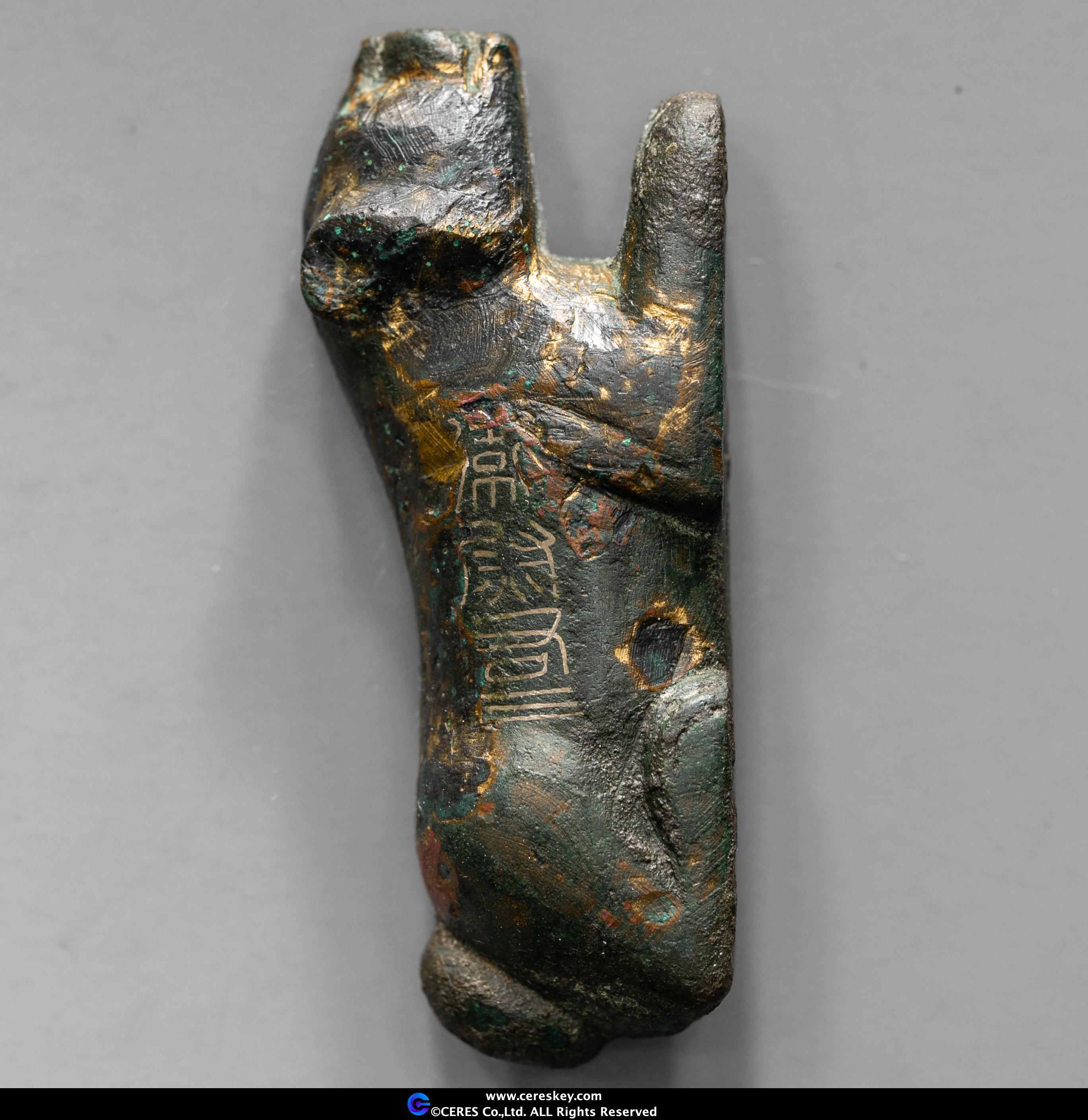シモンズ　中国　古銅青銅　神獣　置物　重さ約6.7kg　U　R6181B 銅 三星堆 神獣 青銅緑 置物 工芸品 - メルカリ